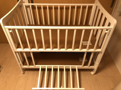 白ベビーベッド (輸入販売元：（株）グランドール)