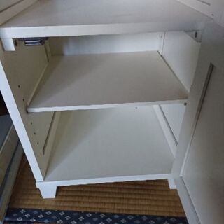 白い収納棚の画像