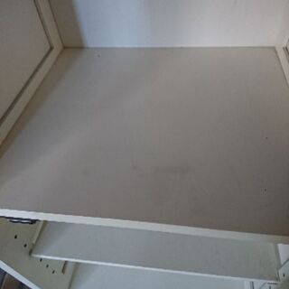 白い収納棚の画像