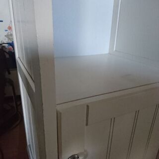 白い収納棚の画像