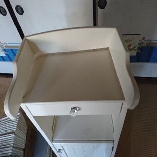 白い収納棚の画像