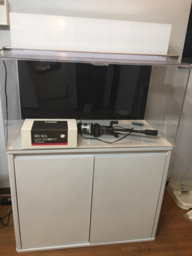 アクリル水槽、水槽台、上部フィルター等一式