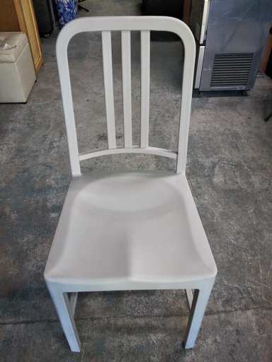 ［プラスチック製ダイニングサイズチェア］⁑リサイクルショップヘルプ