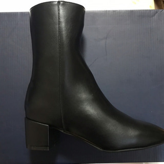 【未使用品】細身ショートブーツ Sサイズの画像