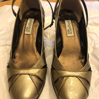 卑弥呼のエナメルパンプス