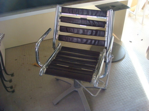 起業応援明石市より　美容院で使用しておりました　①回転チェアー　引き取り限定