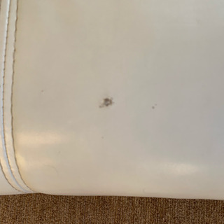 白い２人掛けソファです。の画像