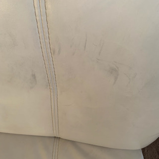 白い２人掛けソファです。の画像