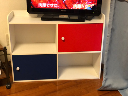 赤と青の扉が可愛い棚