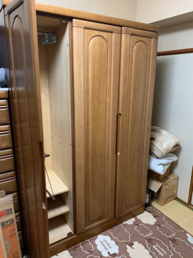 『3枚扉の洋服タンス』カナリの量入ります。超綺麗です！【説明文は最後までお読み下さい】