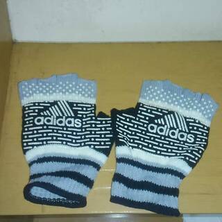 addidas　手袋　2個セットの画像
