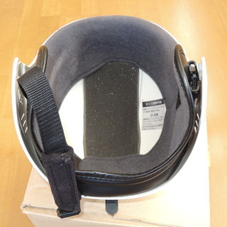 子供用 スキー・スノーボード ヘルメット（白）ゴーグル付きの画像