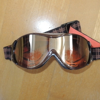 子供用 スキー・スノーボード ヘルメット（白）ゴーグル付きの画像