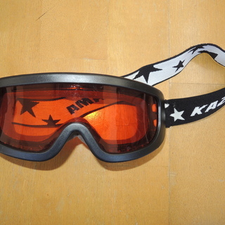 子供用 スキー・スノーボード ヘルメット（黒）ゴーグル付きの画像