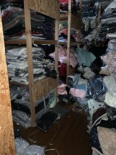 服装 バックなど 大量  閉店  激安