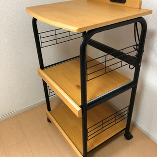 キャスター、コンセント付き家電収納棚の画像