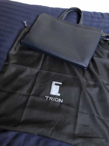 ★★新品同様超美品★★TRION(トライオン) サフィアーノレザーブリーフケース