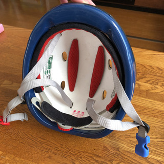 自転車男の子ヘルメットとプロテクター