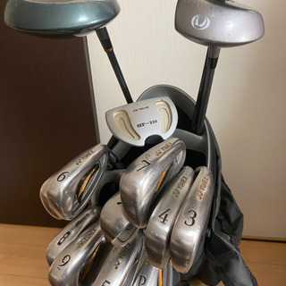 ゴルフバックとクラブの画像