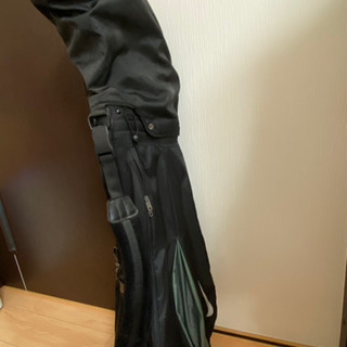ゴルフバックとクラブの画像