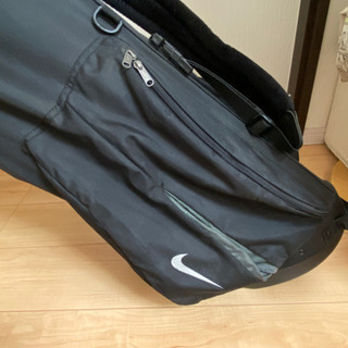 ゴルフバックとクラブの画像