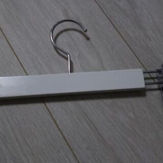 《値下げ》木製ボトムハンガー(白)