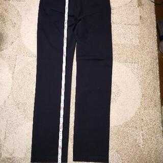 新品未使用 メンズ UNIQLO 防風スリム ノータックチノ 暖パン ボトムの画像