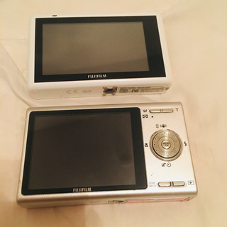 FINEPIX Z250 、Z300 1000万画素 光学5倍 タッチパネル　付属品付　デジカメ2点セットの画像