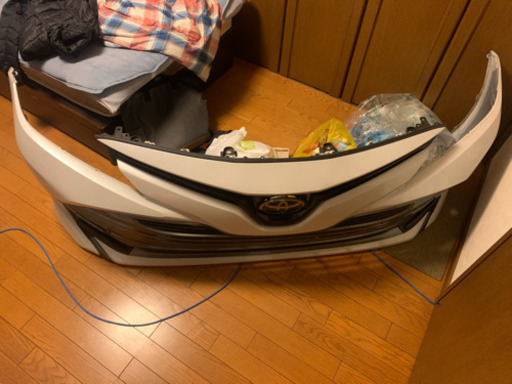 値下げしました。AXVH70 カムリフロントバンパー　70カムリ
