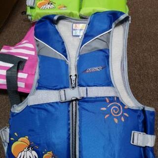 子供用ライフジャケットの画像