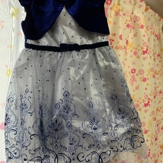 ドレス(3、4歳児)の画像