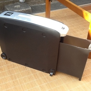 【値下げ700円に】オーム電機のスリムシュレッダーSHR-505S 幅10.5㎝の薄型でデスク周りもすっきりの画像
