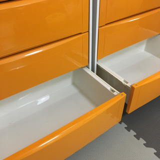 オレンジの棚×2(タンス)です！詳細は↓の画像