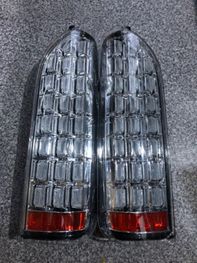 新品流れるウィンカータイプのテールランプ