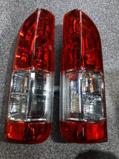 新品の純正テールランプ