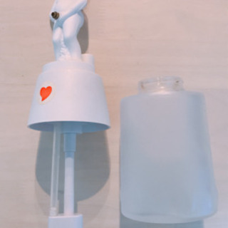 小便小僧の飲み物入れの画像