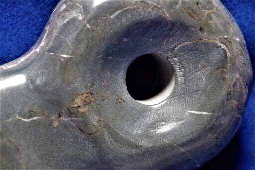 2.8ｋｇ　特大化石勾玉