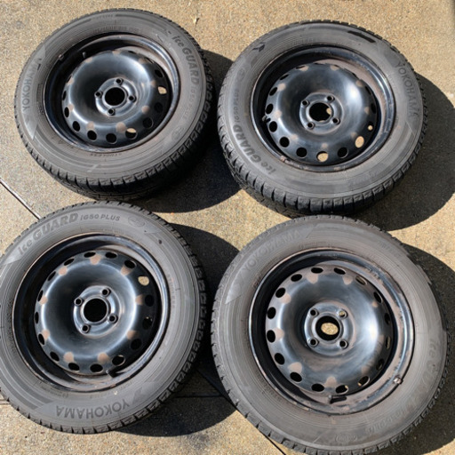 スタッドレスタイヤice guard IG50 PLUS 2017年製　2シーズン使用　スチールホイール付き4本セット175/65/14r