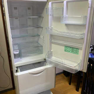 3ドア日立の冷蔵庫(インバーター)2011年の画像