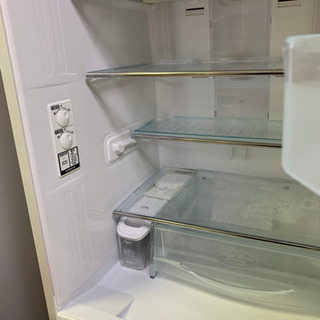 3ドア日立の冷蔵庫(インバーター)2011年の画像
