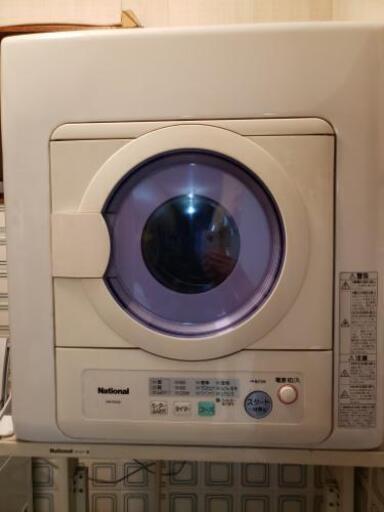 除湿形電気衣類乾燥機　台とセット