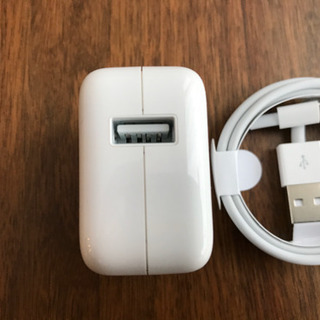 iPhone 12W充電器＋Lightningケーブルの画像