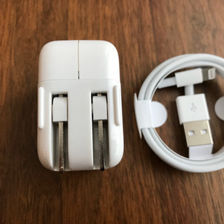 iPhone 12W充電器＋Lightningケーブルの画像