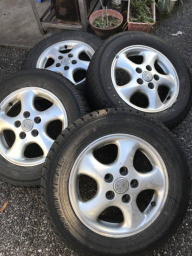 トヨタ純正アルミホイールスタッドレスタイヤ付き