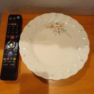 【未使用保管品】洋食器の老舗NIKKO製/スープ皿&平皿セット/ホワイト/花柄/平皿直径約24㎝×スープ皿直径20㎝の画像