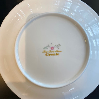 ファインボーンチャイナのティーセットの画像