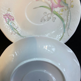 ファインボーンチャイナのティーセットの画像