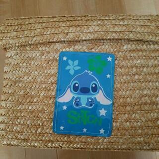 Stitchの小物入れと籐籠の画像