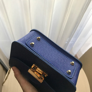 【本日〜1/3取りに来てくれる方】ブルーのバッグの画像