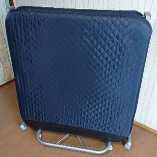 折りたたみベッドの画像